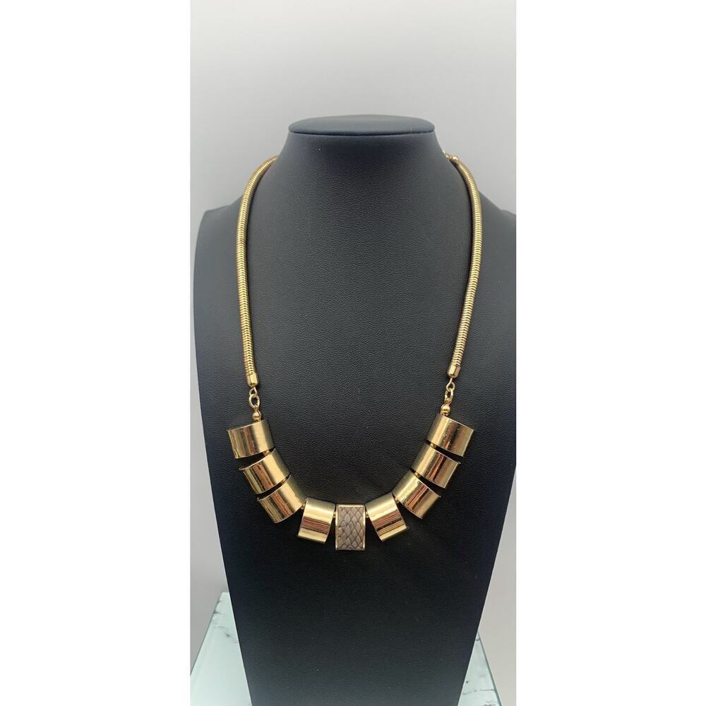 Chunky Gold Tone Necklace With Reptile Look Accent - Picture 4 of 5